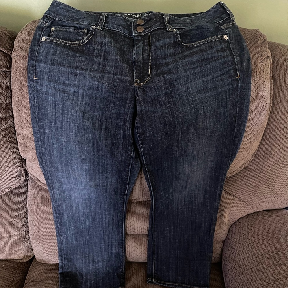 American Eagle- Women’s Size 12 - cropped jeans / Capri - Like New